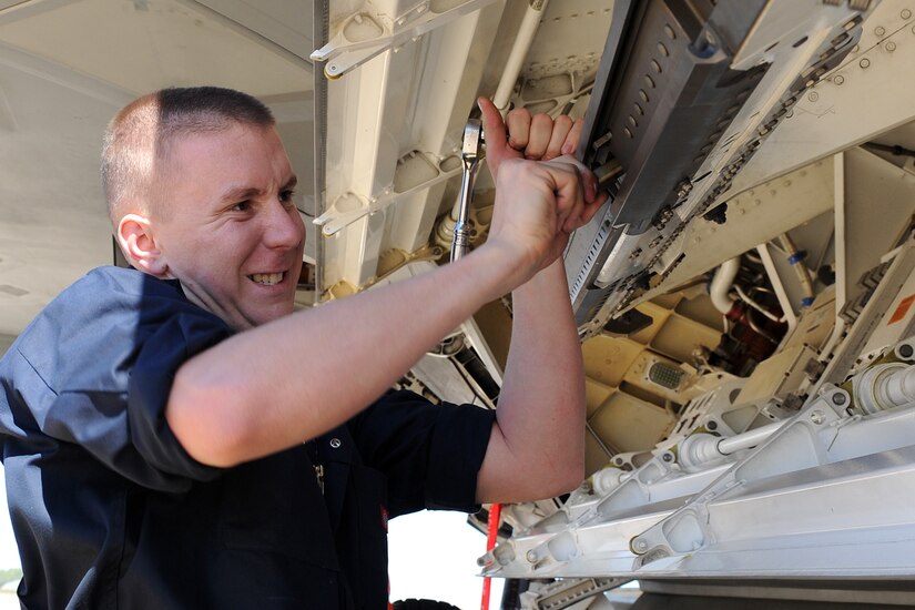 First quarter weapons load crew competition > Joint Base Langley-Eustis ...