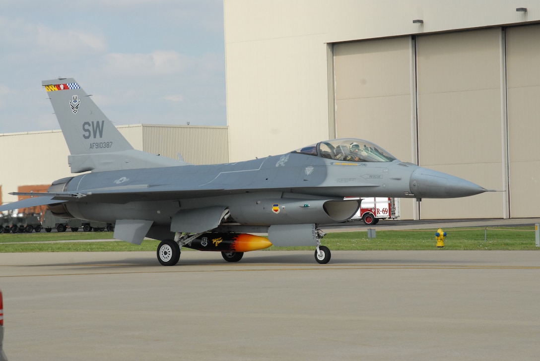 A F-16 Fighting Falcon from the Viper East Demo Team arrives at the Kentucky Air National Guard Base on April 16.  The demo team, based at Shaw Air Force Base, S.C., will be participating in this weekend's Thunder Over Louisville air show. (USAF photo by Senior Airman Malcolm Byrd.)