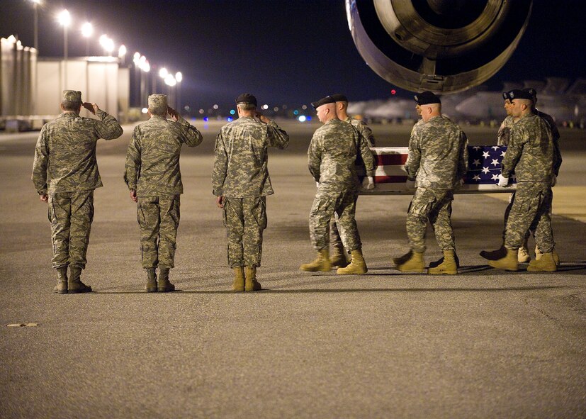 An Army carry team transfers the remains of Army PV2 Bryce E. Gautier, of Cypress, Calif. at Dover Air Force Base, Del., April 12. Private Second Class Gautier was assigned to the 1st Battalion, 67th Armor Regiment, 2nd Brigade Combat Team, 4th Infantry Division, Fort Carson, Colo. (U.S. Air Force photo/Tom Randle)