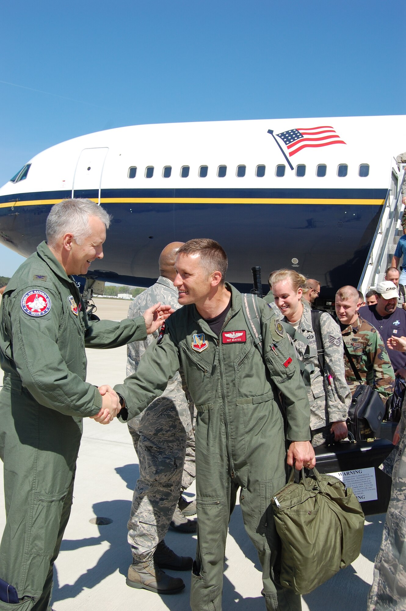 Lt. Col. Pat McAtee shakes the hand of 192nd Fighter Wing Commander Col. Mark A. McCauley upon his return from deployment to Kadena Air Base, Japan (Staff Sgt. Meaghan McNeil).