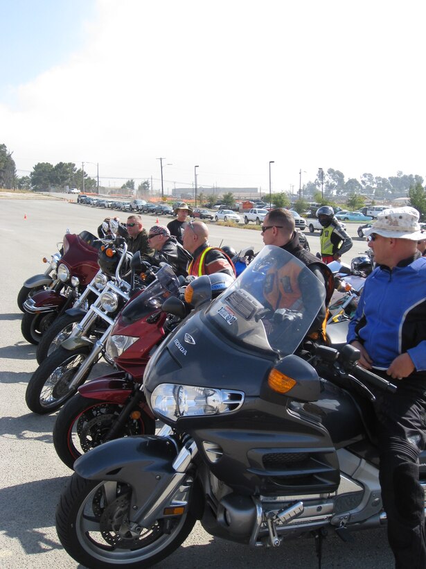A Marine with Marine Helicopter Squadron Medium 262 guides the pilot of a helicopter during take-off at the Philippine Air Force flightline in Legazpi City, Republic of the Philippines, Wednesday. Lance Cpl. Antwain J. Graham