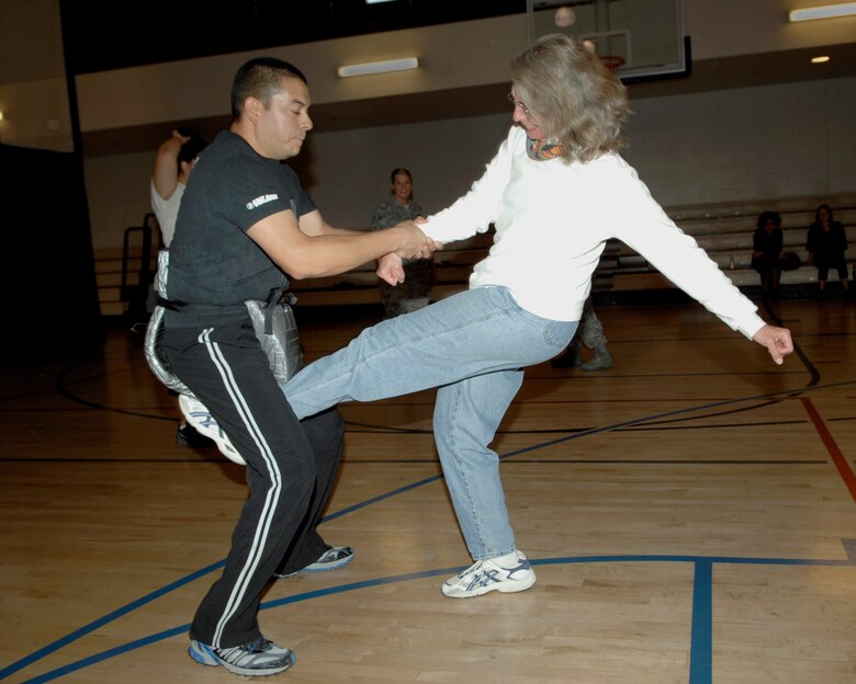 DM Airmen learn to say 'no' with self defense > Air Combat Command