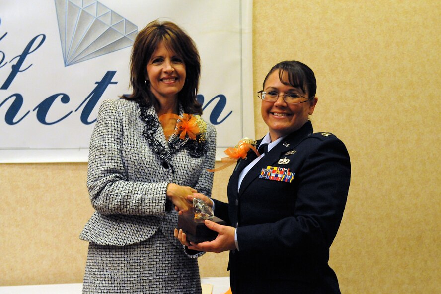 MINOT, N.D. -- The Young Women's Christian Association of Minot awarded two military 'Woman of Distinction' awards to an enlisted and military member of Minot Air Force Base April 21. Several nominees were honored, but Capt. Aubrie D Jones, sustainment services flight commander, 5th Force Support Squadron, received the award for the officer category. First Lady of North Dakota, Mikey L. Hoeven, presented the award. (U.S. Air Force photo by Senior Airman Kelly Timney)