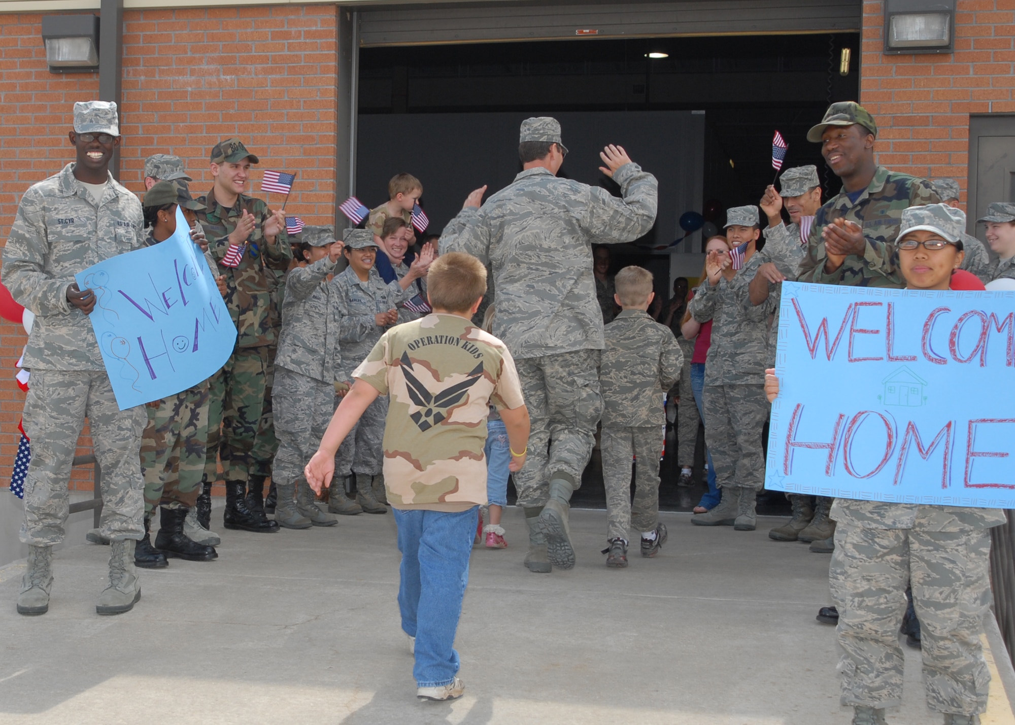 As children return from thier pretent 6-month deployment they are met by a welcoming committee at Operation KIDS April 18. 