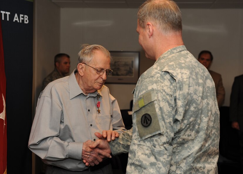 SCOTT AIR FORCE BASE, Ill. --Clarence Wallaert is awarded the Bronze Star April 14 by Gen. James Hodge, SDDC commanding general. (U.S. Air Force photo/Staff Sgt. Paul Villanueva II) 