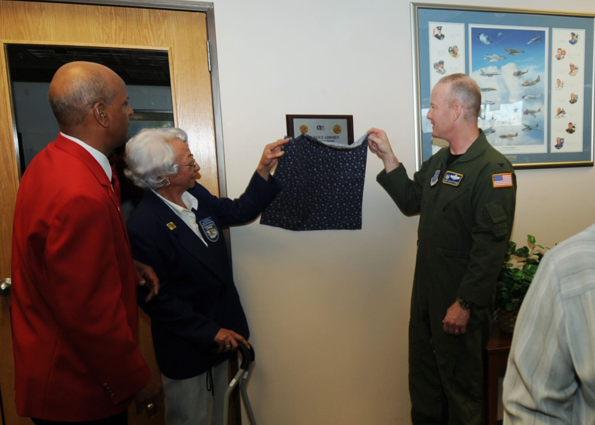 SCOTT AIR FORCE BASE, Ill. --Clara White and Col. Gary Goldstone, 375th Airlift Wing commander, unveil a plaque Friday leading into the newly opened Tuskegee Airmen Conference Room located in the Scott Library.(U.S. Air Force photo/Tech. Sgt. Michelle Larche) 