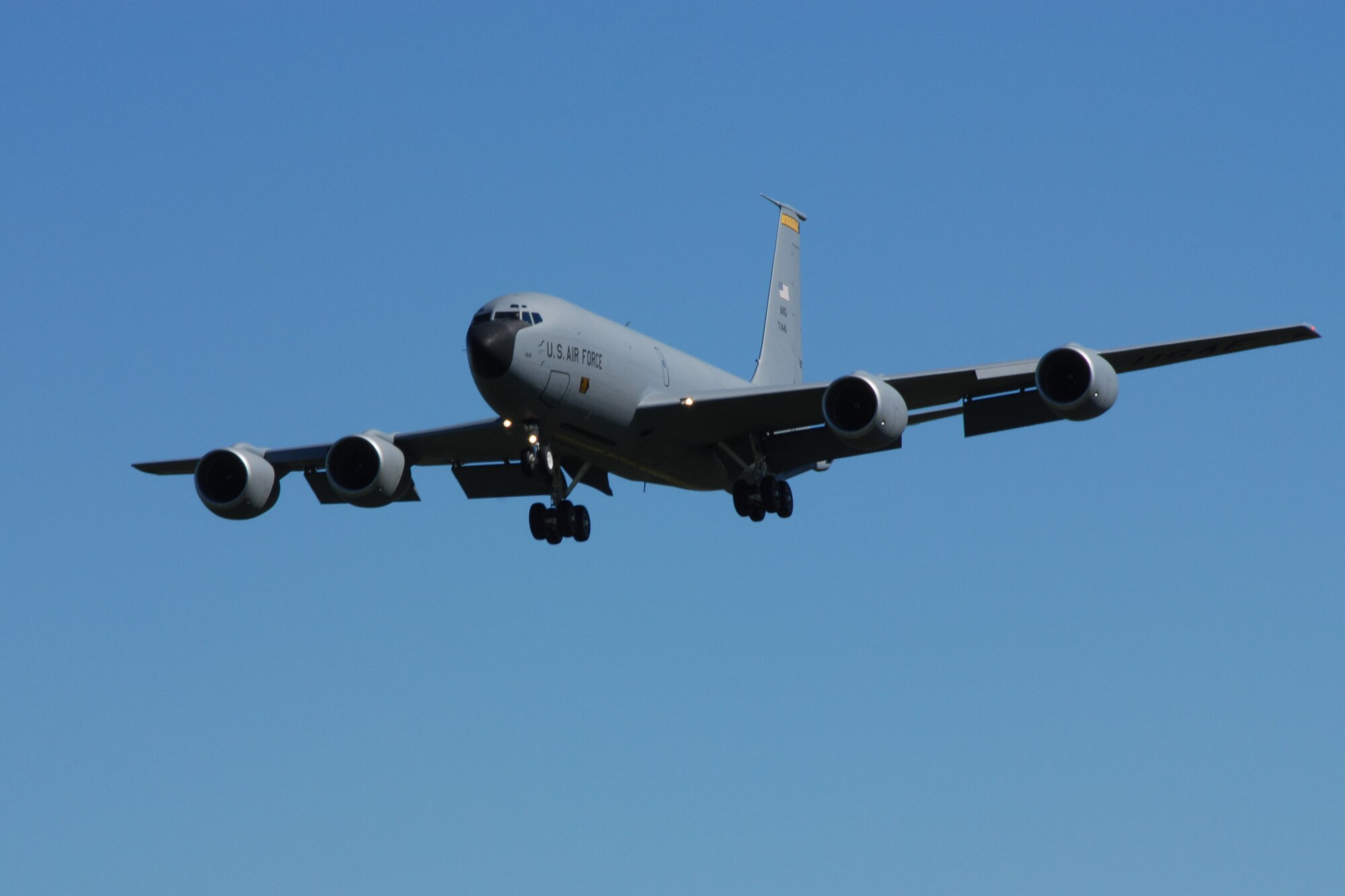 A KC-135R from the Iowa Air National Guard's 185th Air Refueling Wing is on approach at the Sioux City Regional Airport.  The KC-135, a variant of the Boeing 707, is used primarily as a mid air refueling aircraft. The 185th has been flying the KC-135 since 2003.

USAF Photo by MSGT Vincent De Groot 185th ARW Public Affairs
