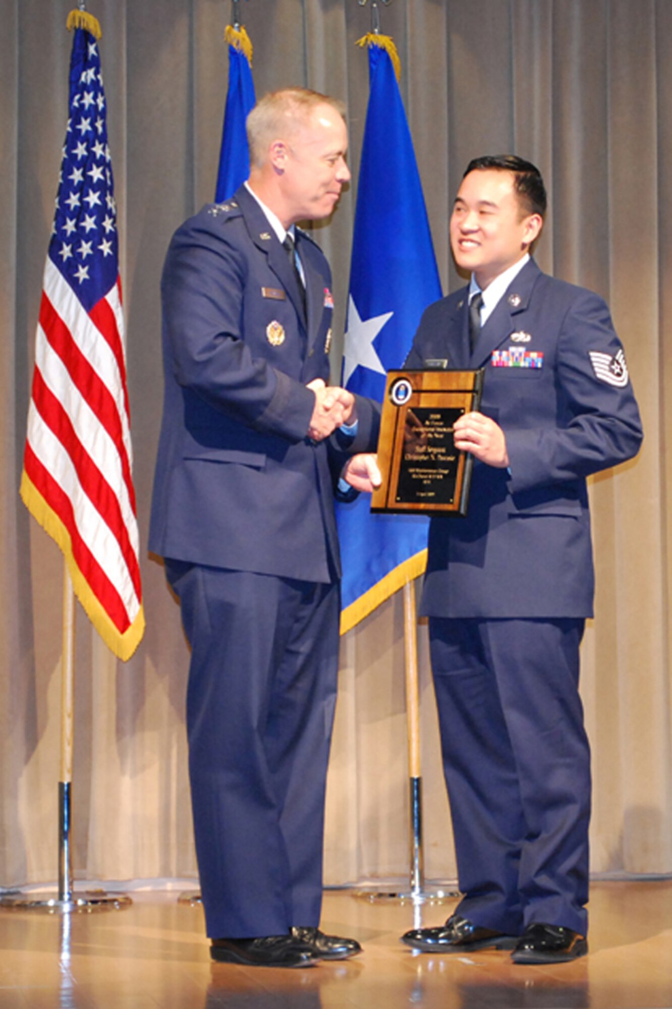 Tech. Sgt. Christopher Parcasio, a Reservist with the 446th Maintenance Squadron, McChord Air Force Base, Wash., accepts the Air Force 2008 Exceptional Innovator Award from Lt Gen Richard Newton III, Air Force Deputy Chief of Staff, Manpower and Personnel.  The award was presented during a ceremony at the Pentagon April 21.  Sergeant Parcasio is a frequent contributor to the Air Force Innovative Development through Employee Awareness program. With six approved suggestions on the books, he has saved the Air Force more than $800,000 to date. He has created new tools, researched components' test specifications, and found purpose in supply assets normally condemned.  (U.S. Air Force photo/Micheal Pausic)