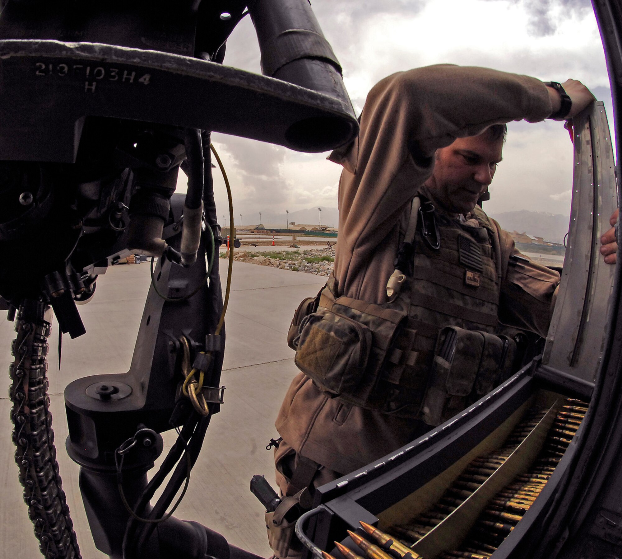 Senior Master Sgt. Glen Berg, 101st Expeditionary Rescue Squadron aerial gunner, loads his rail gun on the HH-60 Pave Hawk before taking off on a training mission here April 20. The 101st ERQS, deployed here from West Hampton Beach, N.Y., provides combat search and rescue capability for the 455th Air Expeditionary Wing. (Air Force/Staff Sgt. Jason Lake)