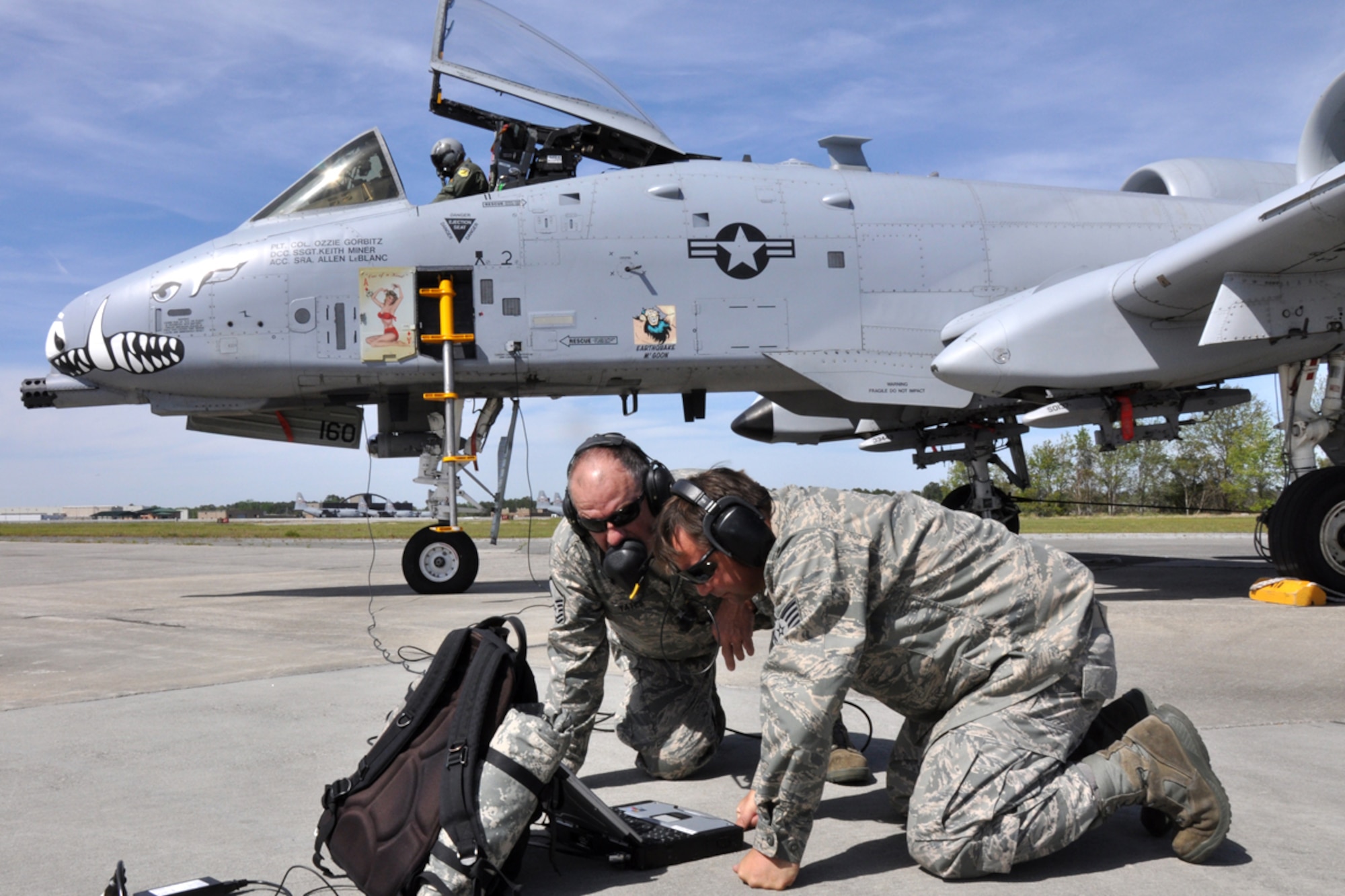 Master Sgt. Gary Yates, specialist flight supervisor with the 717th Aircraft Maintenance Squadron, and Technical Sgt. Keith Castleberry, aerospace propulsion technician, 917th Maintenance Squadron, monitor A-10 engines with a laptop March 30, 2009, after it was noticed that the aircraft was experiencing double engine fluxes. Airmen from the 917th WG and the 47th Fighter Squadron, both from Barksdale Air Force Base, La., were involved in training Joint Attack Terminal Controllers for 13 days during “Patriot Dixie.” (US Air Force photo/Tech. Sgt. Jeff Walston)