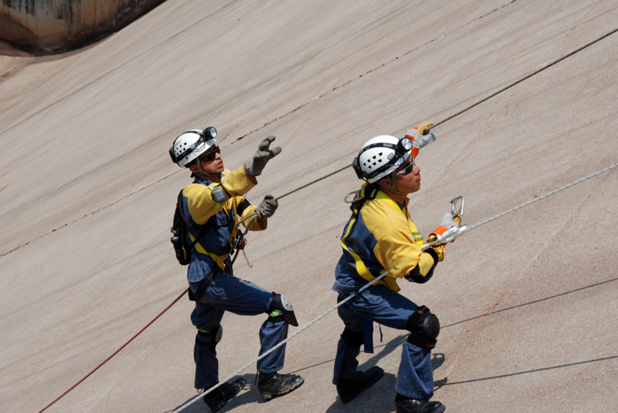 COMAYAGUA, Honduras - Firefighters from the Honduran National Fire Department make their way down Coyolar Dam here April 21 during the rescue of a simulated fallen diver.  The exercise scenario was part of FA-HUM ’09 an annual mission rehearsal exercise that tests and improves regional and national disaster (earthquake, volcano, and floods, pandemic) response capabilities within Central America and the Caribbean Basin.  (U.S. Army photo/Maj. Benjamin Garrett)  
