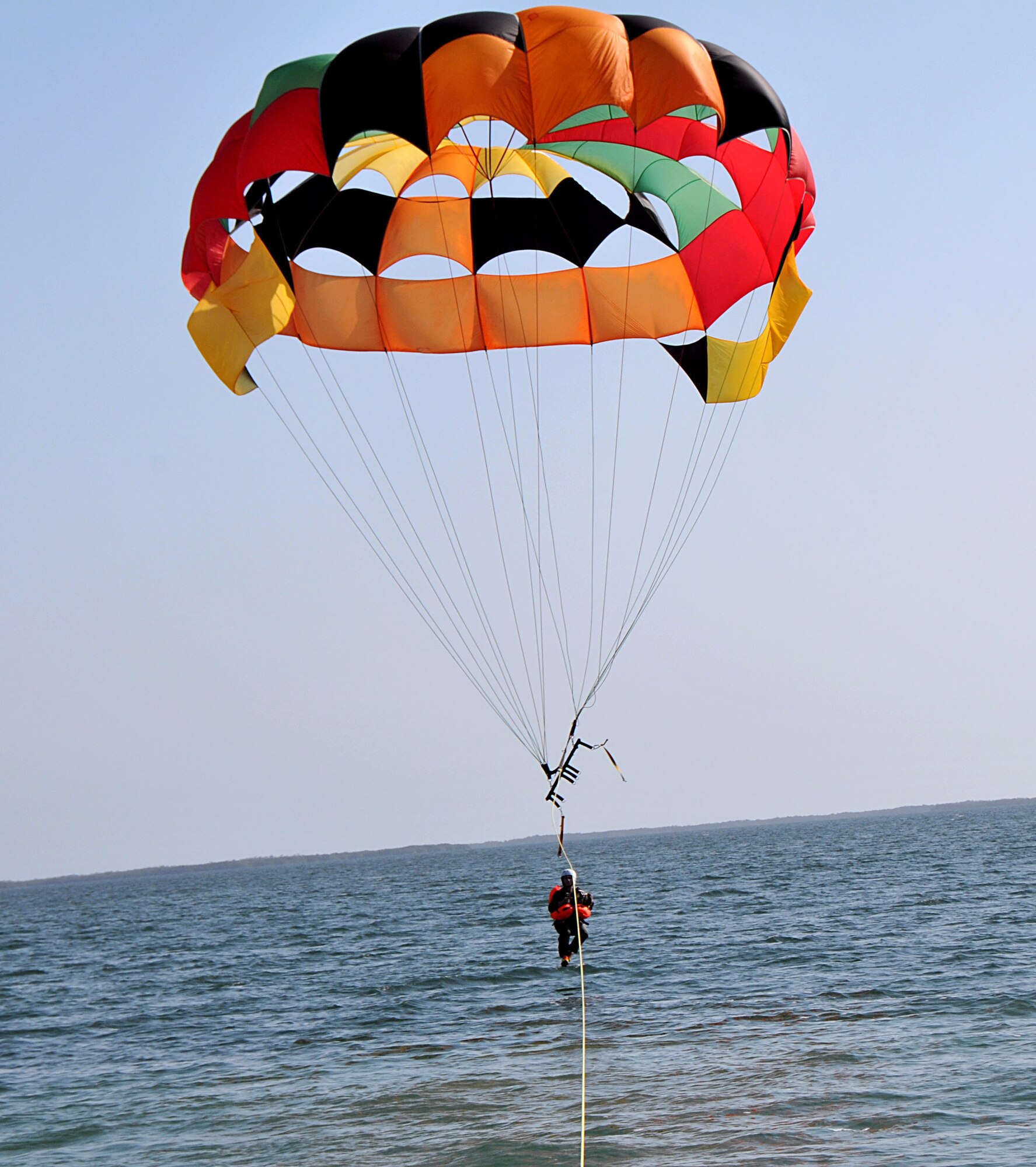 Staff Sgt. Kelly Jabas, loadmaster, 96 airlift squadron, demonstrates proper parachute release and water entry during water survival refresher training at Key West, Fla. (Air Force photo/Master Sgt. Kerry Bartlett)