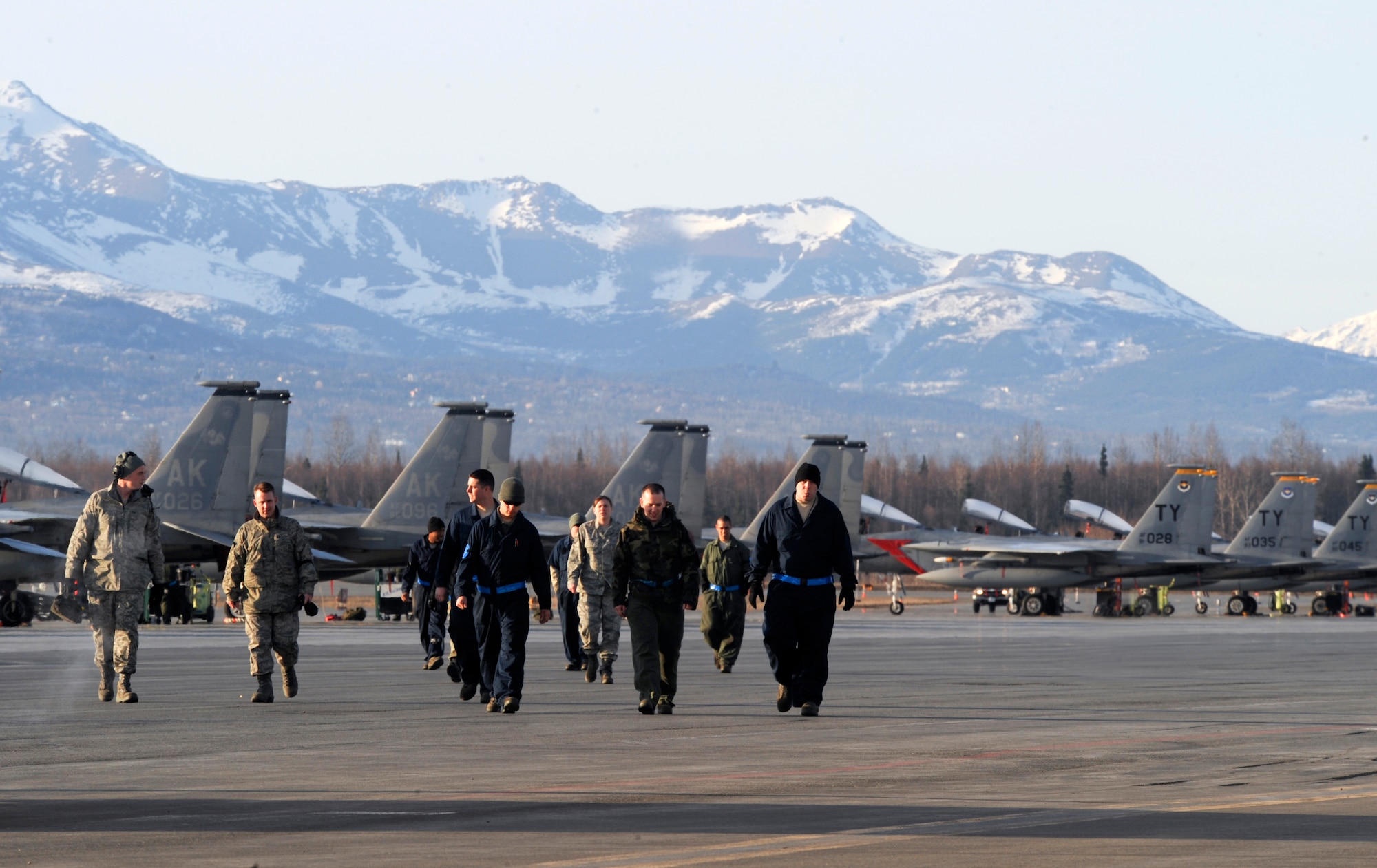 ELMENDORF AIR FORCE BASE, Alaska -- Airmen from the 19th Aircraft Maintenance Unit and the 2nd Aircraft Maintenance Unit from Tyndall Air Force Base, head to a hangar after preparing F-15 Eagles for takeoff during RED FLAG-Alaska, Tuesday April 28, 2009. This exercise enables flying squadrons to enhance their fighting capabilities by flying simulated combat sorties in a realistic threat environment.(U.S. Air Force photo/ Senior Airman Matthew Owens)