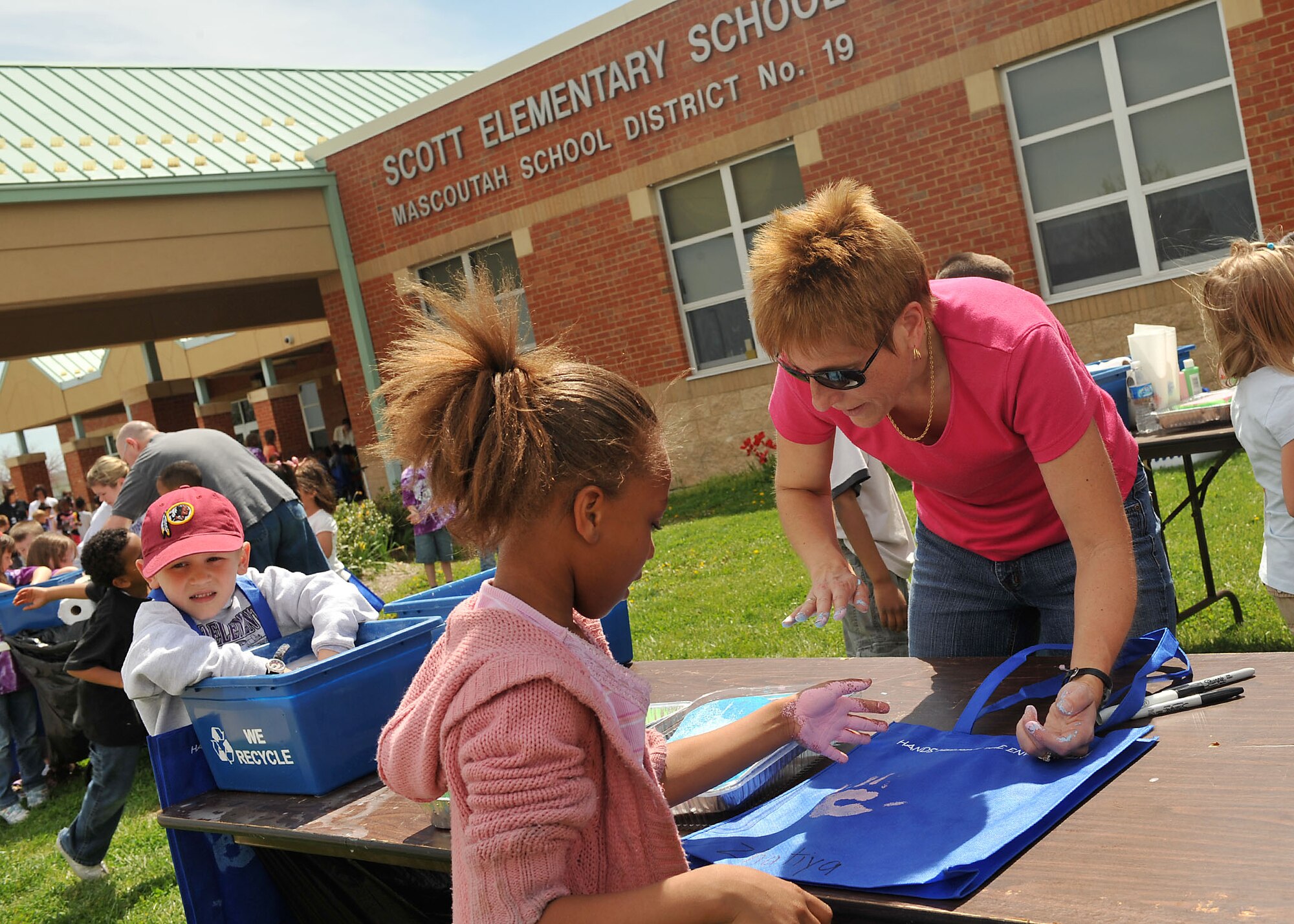 SCOTT AIR FORCE BASE, Ill. --Students from Scott Elementary School paint reusable bags that can be used for groceries , books or various other use they can find. The children painted the bags as part of Earth Week April 22 at Scott Elementary School.(U.S. Air Force photo/Senior Airman Megan Gilliland)