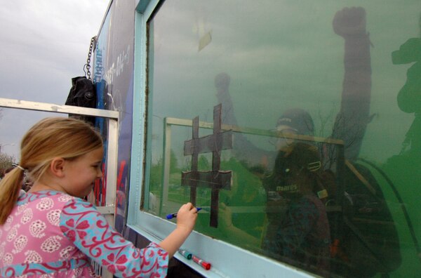 SCOTT AIR FORCE BASE, Ill. --A girl loses a tick-tac-toe game to a Navy diver in a dive tank during St. Louis Navy Week. (Photo by Mass Communication Specialist 1st Class John Collins)