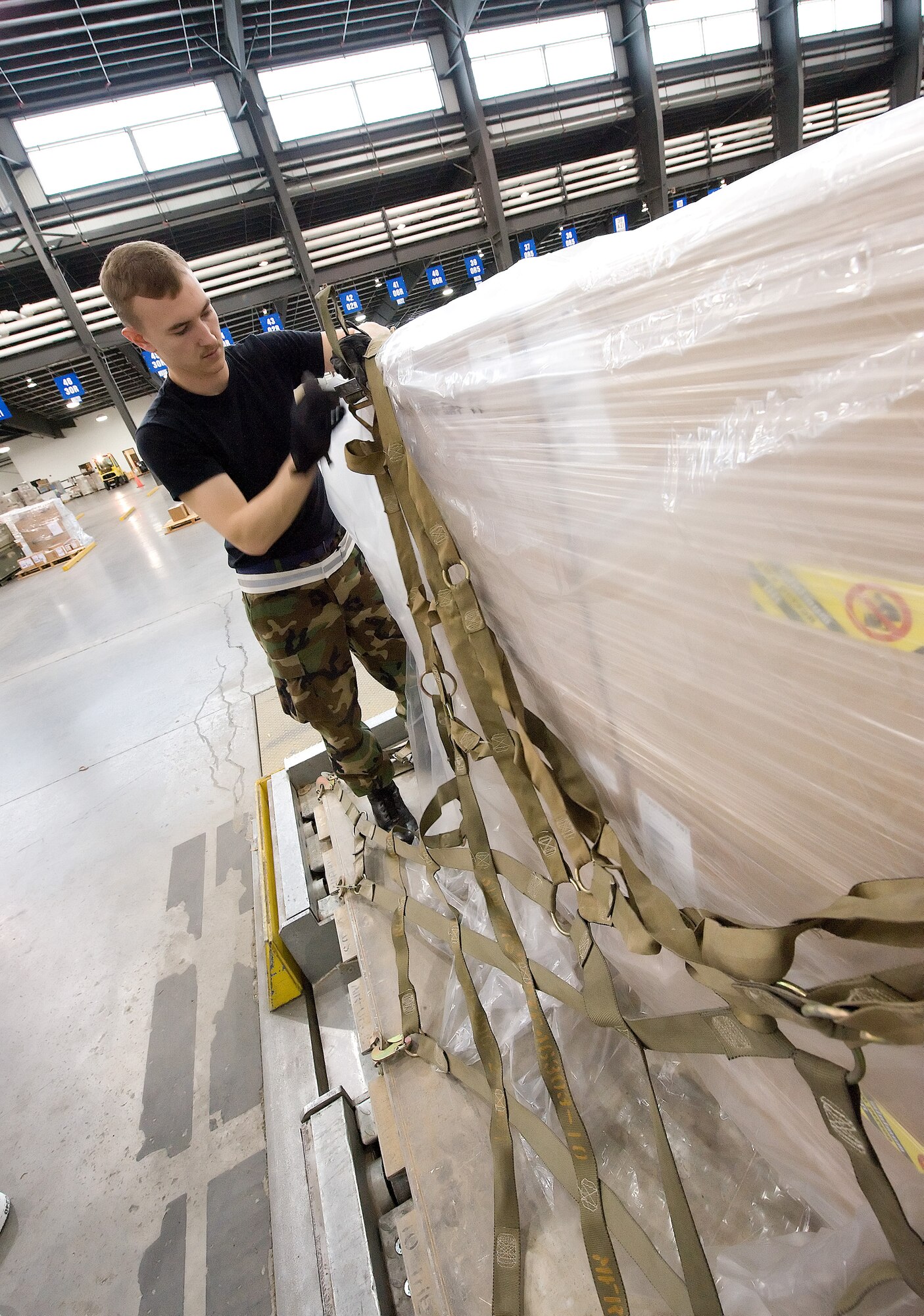 Senior Airman Kenneth Williams, 171st Aerial Port Flight, Selfridge Air National Guard Base, Mich., buids a pallet at the Super Port April 2. (U.S. Air Force photo/Jason Minto)