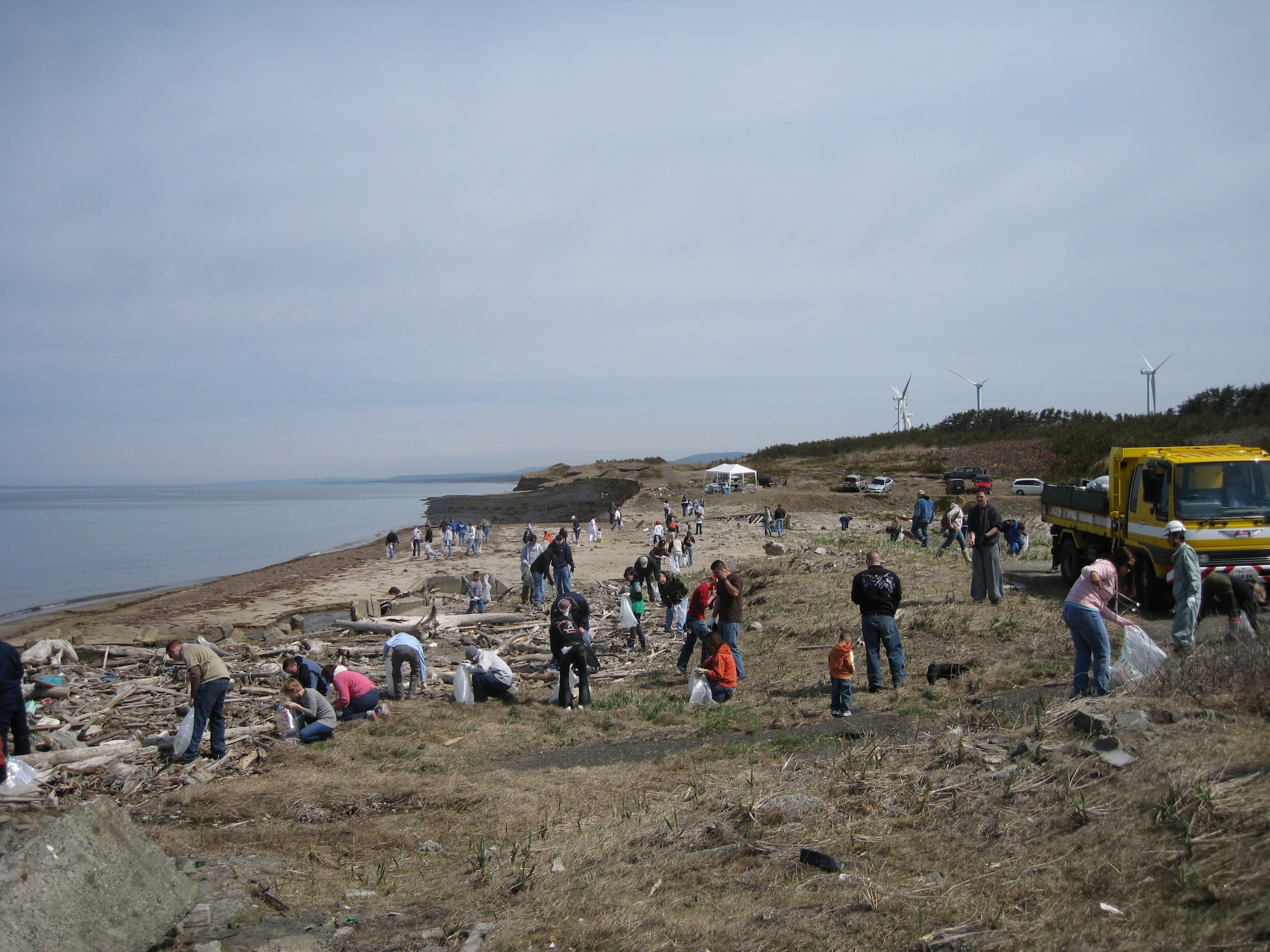 NOHEJI, Japan – More than 200 Americans and Japanese pick up trash at Momoishi Beach April 18, 2009 in honor of Earth Day. Following the beach clean up, the volunteers were treated to grilled scallops, hot dogs and beef stew. (Courtesy photo)