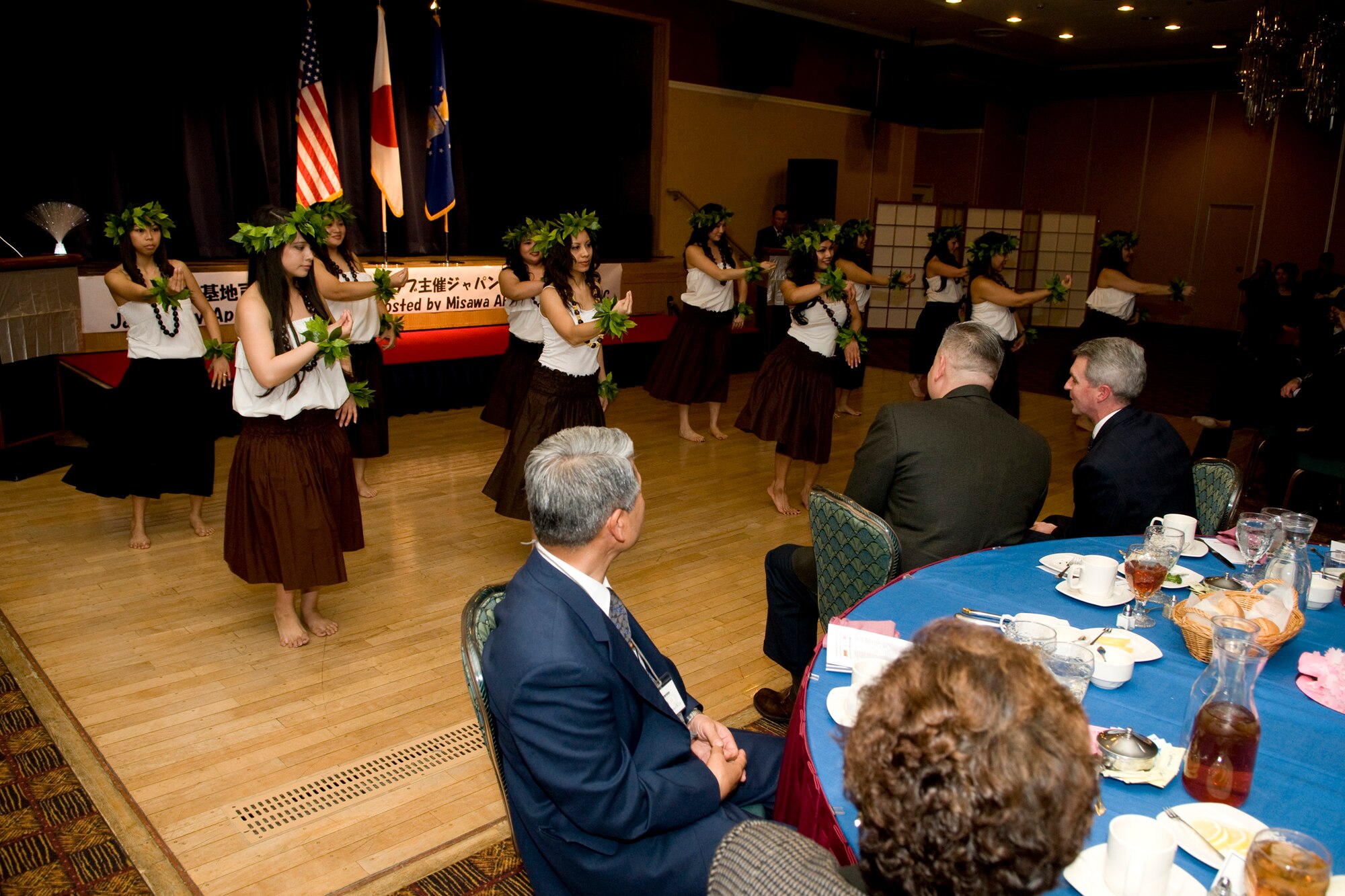 MISAWA AIR BASE, Japan -- The Misawa Islander?s Dance of Entertainment performs during the 22nd annual Japan Day Appreciation Dinner April 24, 2009. Many guests from on and off base joined to celebrate another successful Japan Day event and to recognize the many contributors who made the event possible. (U.S. Air Force photo by Senior Airman Jamal D. Sutter)