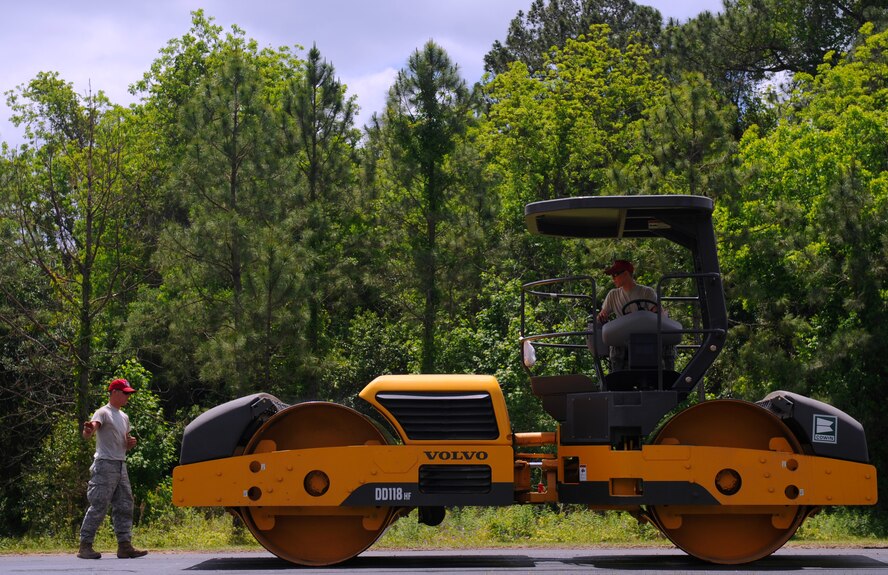 MOODY AIR FORCE BASE, Ga. -- Staff Sgt. Nick Caldwell supervises Senior Airman Gregory Wheeler and Airman Kendall Drake, while they operate a static roller on Burma Road here April 29. The Airmen are from the 823rd Red Horse Squadron from Hurlburt Field, Fla., and are at Moody for training purposes. (U.S. Air Force photo by Senior Airman Gina Chiaverotti) 