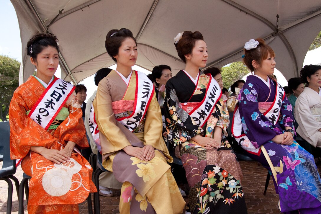 Students with Hakubi Kiyoto Kimono Schools, based in Tokyo, listen as the director of the National Memorial Cemetery of the Pacific (Punchbowl), Retired Marine Col. Gene Castagnetti, delivers a speech during a wreath laying ceremony at the Punchblow Aug. 3. (Official U.S. Marine Corps photo by Cpl. Cristina Noelia Gil) (Released)
