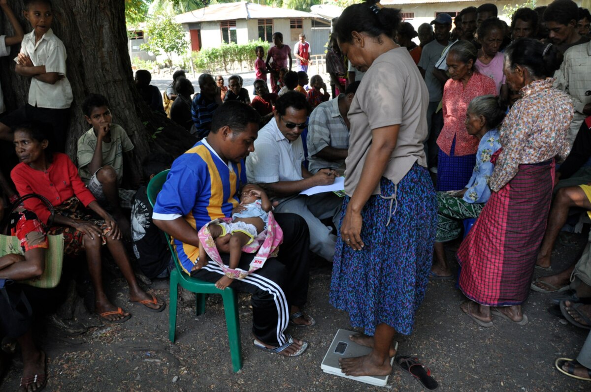 Timorese islanders receive house call