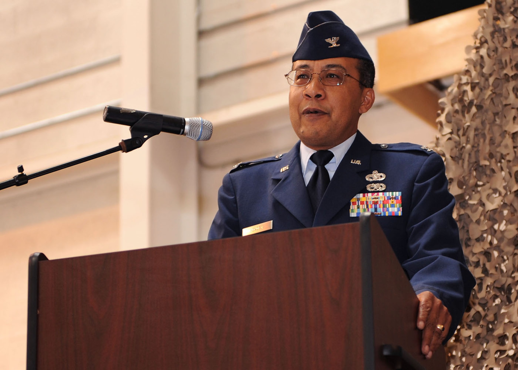HOLLOMAN AIR FORCE BASE, N.M. -- Col. Masao Hendrix, new 49th Material Maintenance Group commander, addresses the group and other attendees for the first time as the group?s commander at Bear Base here, July 31.  Colonel Hendrix has worked for the Joint Chiefs of Staff, Directorate for Logistics as the Chief of Readiness, Exercise and Plans branch. (U.S. Air Force photo by Senior Airman John D. Strong II)   