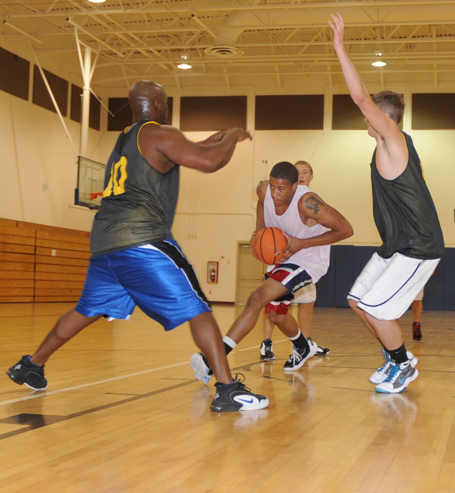 MOUNTAIN HOME AIR FORCE BASE, Idaho -- Adrian Pearson, The Bulldogs, drives to the basket during a base summer league basketball game at the Gunfighter Fitness Center July 30. The Underdogs beat the Bulldogs 47-42. (U.S. Air Force photo by Airman 1st Class Renishia Richardson)