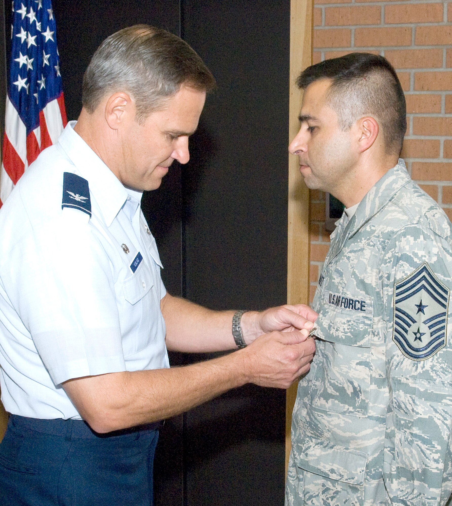 Chief Master Sgt. Ruben Gonzalez, right, is awarded the Meritorious Service Medal, fifth oak leaf cluster, by Col. Chris Nowland, 71st Flying Training Wing commander, during a ceremony held Aug. 3 in the atrium of Bldg. 500 at Vance AFB, Okla. Chief Gonzalez served as the 71st FTW command chief master sergeant from Nov. 22, 2007, to June 12, 2009. He leaves Vance for a 365-day deployment to Iraq. (U.S. Air Force photo/ Terry Wasson)
