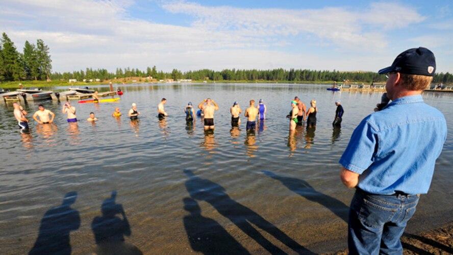 Medical Lake, Wash. – John Gahagan, 92nd Force Support Squadron programs coordinator, briefs athletes before the start of the Clear Lake Triathlon at the Clear Lake Resort July 25. The Triathlon consists of a 600 meter swim, 15 mile bike race and a 5K run. (U.S. Air Force photo / Airman 1st Class Melissa L. Carlino)