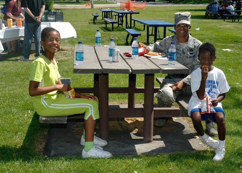 FAIRCHILD AIR FORCE BASE, Wash.–Tech. Sgt. Cheryl White, 92nd Air Refueling Wing paralegal, and her children Ashlee (left), 11, and Mya (right), 7, enjoy lunch at the Base Picnic in Miller Park July 30. (U.S. Air Force photo / Senior Airman Joshua K. Chapman)