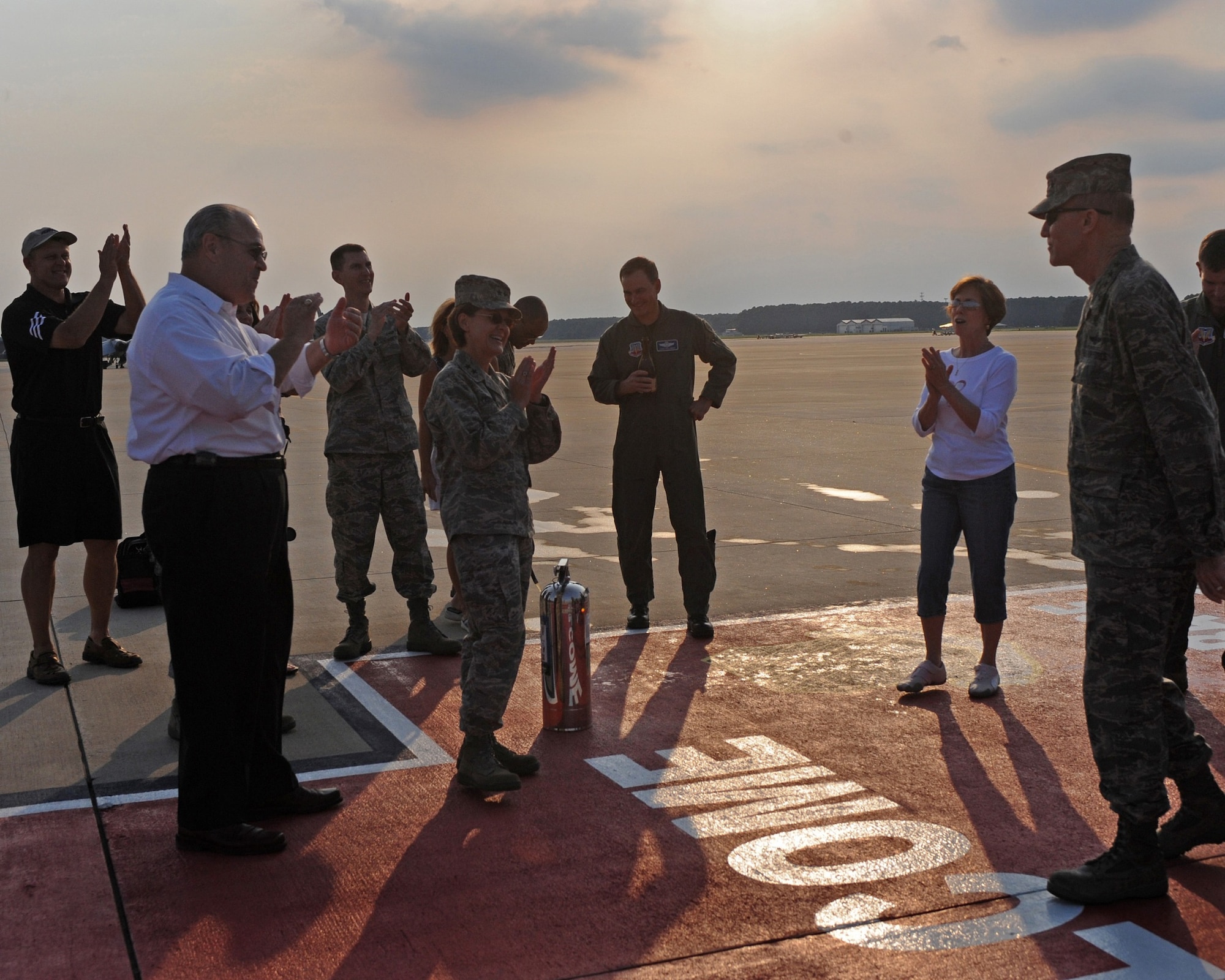 LANGLEY AIR FORCE BASE, Va. -- Gen. John D. W. Corley, Air Combat
Command commander, is applauded by friends and family after his impromptu
Fini-Flight Aug. 7. General Corley has served in the Air Force for more than
36 years and will retire Nov. 1, with over 3,000 flying hours. (U.S. Air
Force photo/Airman Rebecca Montez)