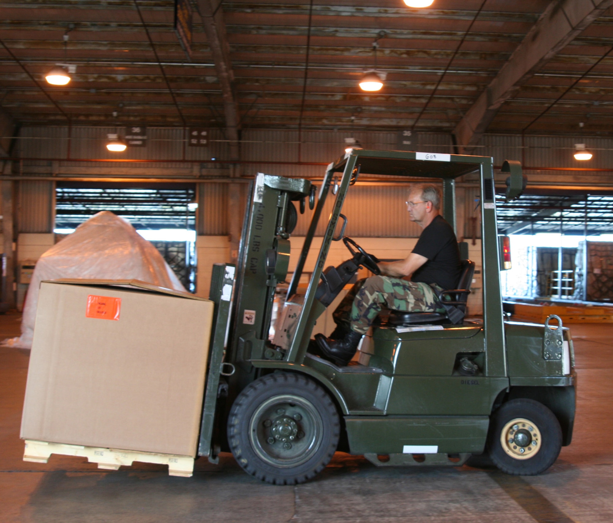 WRIGHT-PATTERSON AIR FORCE BASE, Ohio – Tech. Sgt. Charles Zorb, 87th Aerial Port Squadron, moves cargo with a fork lift that will be loaded onto an aircraft during his annual tour with the 87th APS while the unit was deployed to Hickam Air Force Base, Hawaii.  Sergeant Zorb and 26 reservists with the 87th APS performed their annual tour at Hickam July 25 to Aug. 8. (U. S. Air Force photo/Senior Airman Robert Nelson)
