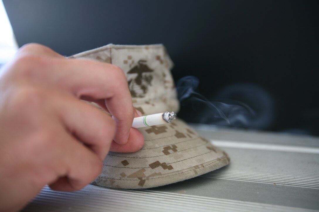 Approximately 38 percent of smokers in the military began smoking after enlistment. Junior enlisted personnel have the hightst rates of smoking in the military. 40 percent of those junior service members reported starting afer joinin gthe m ilitary.