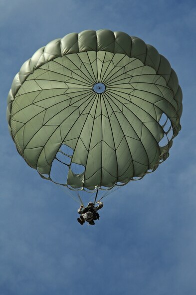 A U.S. soldier parachutes over Bunker drop zone in southwestern, Germany on Aug. 13, 2009. U.S. soldiers and airmen performed a combined airborne jump with four other NATO countries. German, Italian, Belgium, and Dutch armies attended the airborne jump during International Jump Week. (U.S. Air Force photo by Airman 1st Class Grovert Fuentes-Contreras) 