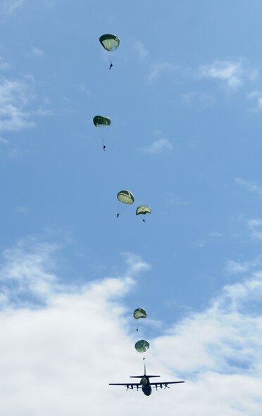 U.S. Forces along with four NATO countries parachute over Bunker drop zone in southwestern, Germany on Aug. 13, 2009. U.S. Soldiers and Airmen performed a combined airborne jump with four other NATO countries. German, Italian, Belgium, and Dutch armies attended the airborne jump during International Jump Week. (U.S. Air Force photo by Airman 1st Class Grovert Fuentes-Contreras) 