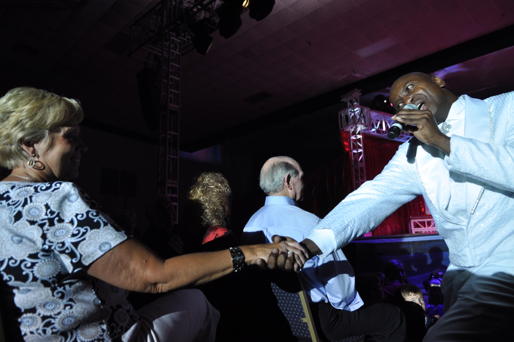 Technical Sgt. Octavious Hill, serenades a delightful audience member during a free concert by the Tops in Blue performers at Hoban Hall on Barksdale Air Force Base, La., August 12, 2009. Sergeant Hill is a heating, ventilation, air conditioning and refrigeration craftsman with the 99th Civil engineering Squadron at Nellis Air Force Base, NV. Tops in Blue, and their Expeditionary Entertainers, have entertained servicemembers and their families, Coalition partners and audiences around the world for 56 years. The Tops in Blue World Tour ’09 is scheduled to perform 64 such shows around the globe this year. (U.S. Air Force photo/Tech. Sgt. Jeff Walston)