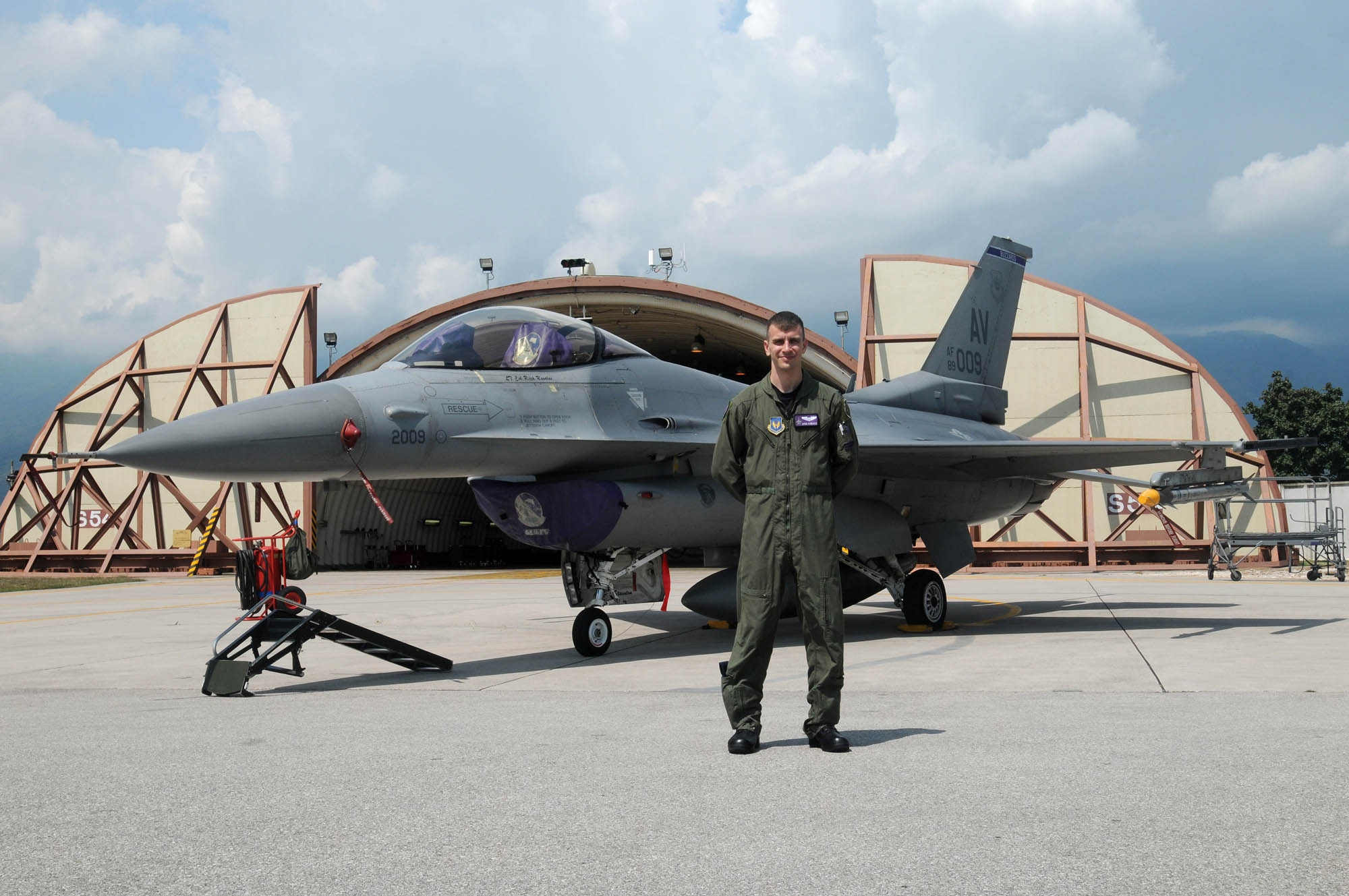 Capt. Joshua Kubacz, 2008 U.S. Air Forces in Europe Fighter Aviator of the Year.  (U.S. Air Force photo/Airman 1st Class Ashley Wood)