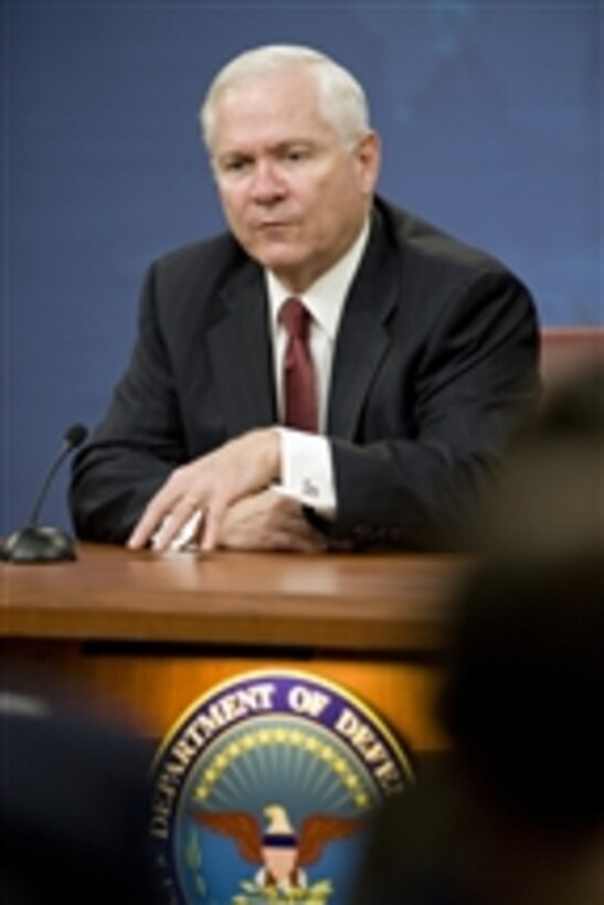 Secretary of Defense Robert M. Gates speaks with members of the Pentagon press corps during a press conference with Vice Chairman of the Joint Chiefs of Staff Gen. James E. Cartwright in the Pentagon on August 13, 2009.  