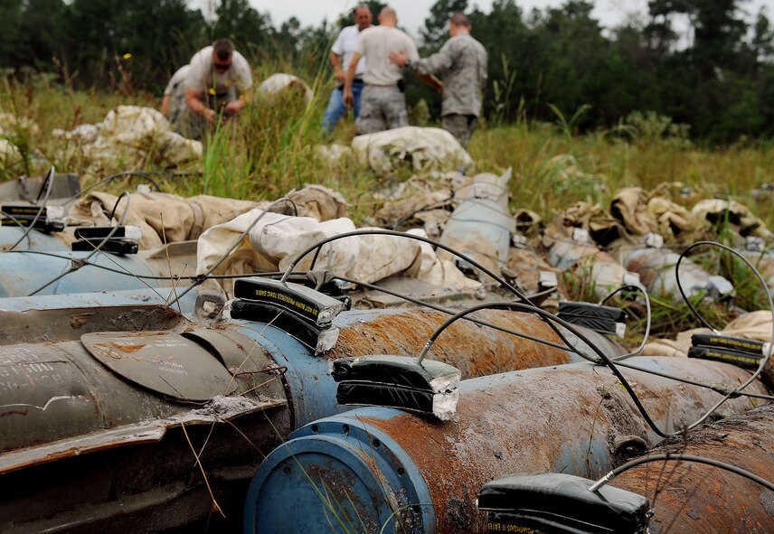MOODY AIR FORCE BASE, Ga. -- Airmen from the 23rd Civil Engineer Squadron Explosive Ordnance Disposal team rig military high-explosives that will be used during a Bronze Star Medal award ceremony held here Aug. 14. (U.S. Air Force photo by Airman 1st Class Joshua Green)