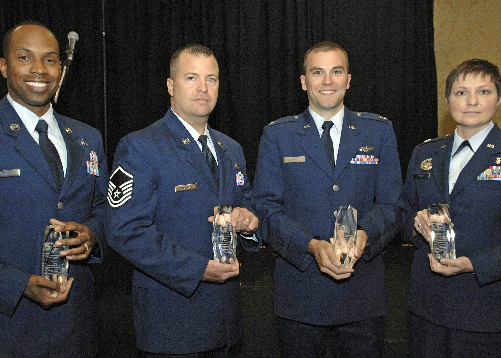 Tuskegee Airmen Convention Recognizes Top Airmen > Air Force > Article ...