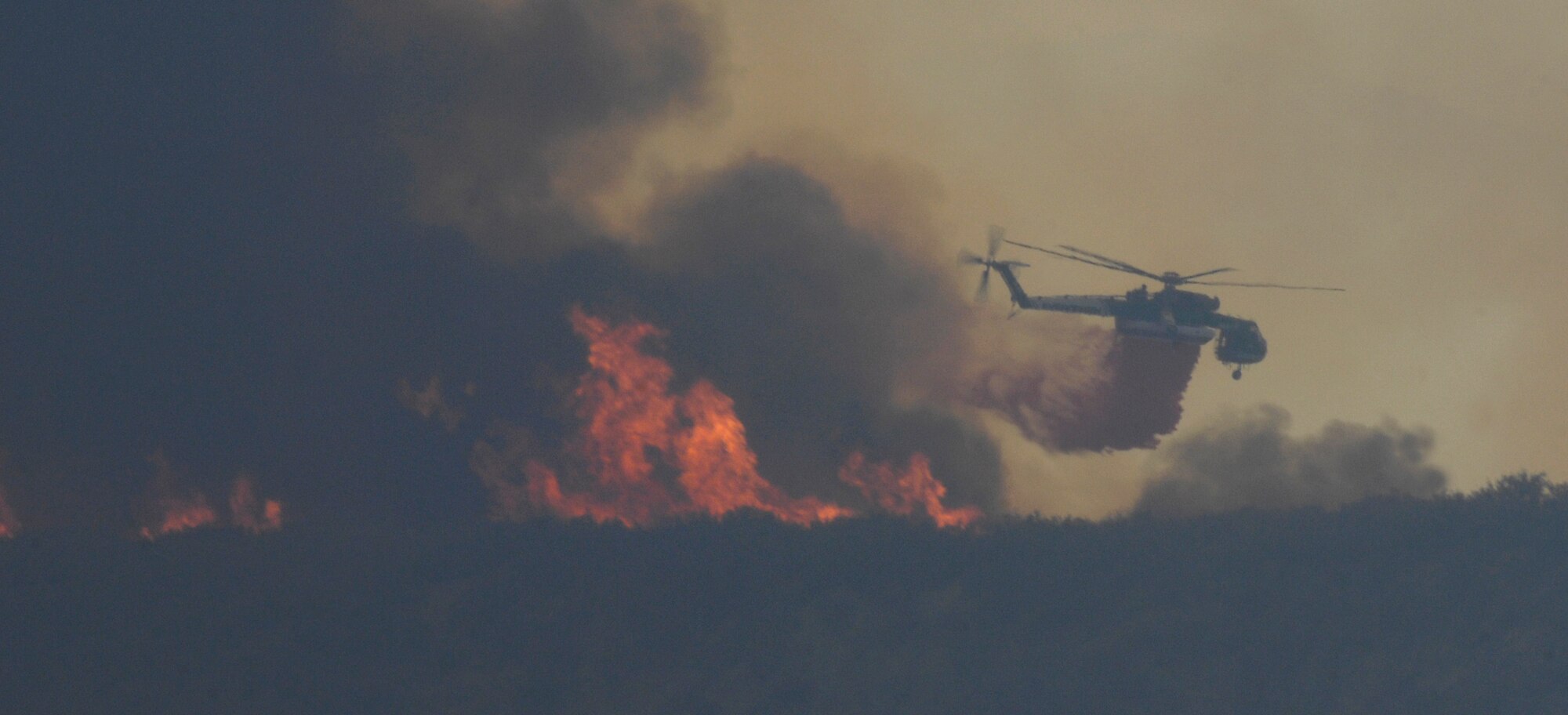 SANTA MARIA, Calif. --  As the La Brea wildfire burns, an Ericcson Skycrane drops flame retardent to slow the blaze here Aug. 14. Vandenberg firefighters have responded to the fire, which has already burned across 48,457 acres of land and caused the evacuation of 150 residences. (U.S. Air Force photo/Airman 1st Class Andrew Lee) 