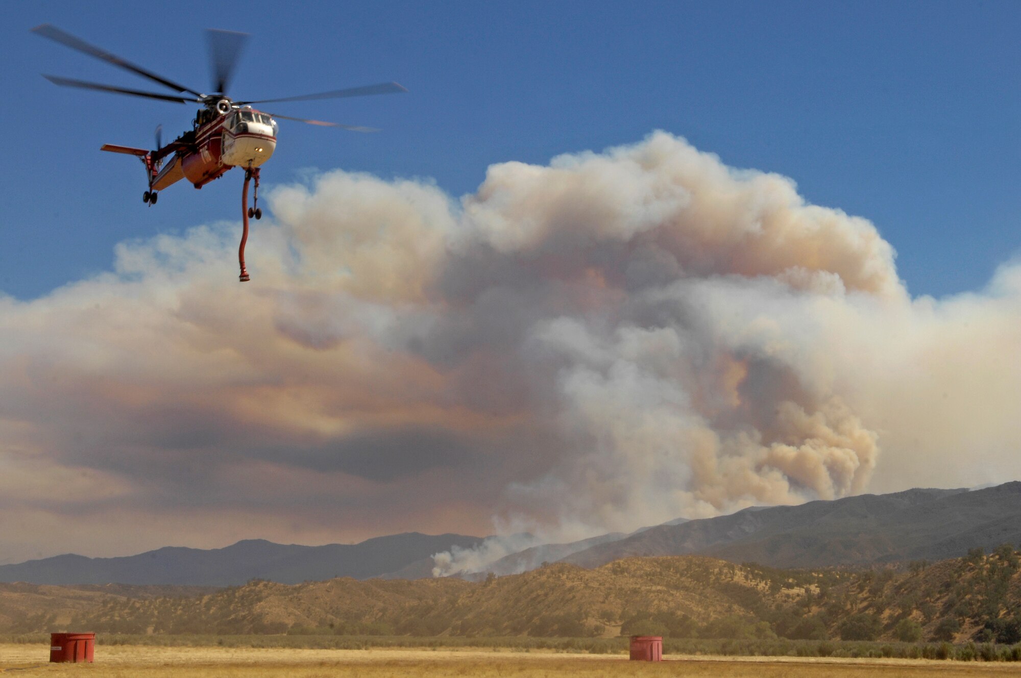 SANTA MARIA, Calif. --  An Ericcson Skycrane departs after filling up with 2,000 gallons of flame retardant to drop on the persistent La Brea wildfire here Aug. 13. Vandenberg firefighters have deployed Fire Engine 43, Tender 5 (a water tender), Hot Shot crewmembers and a helicopter support manager to help stop the fire.  (U.S. Air Force photo/Airman 1st Class Andrew Lee)