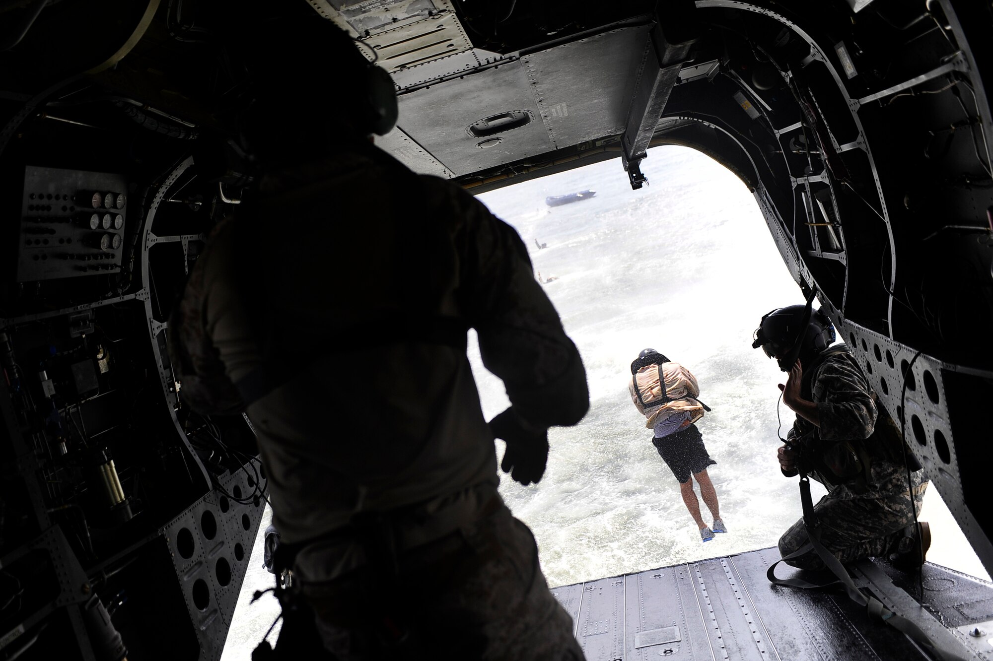HURLBURT FIELD, FL -- U.S. Army Soldiers conduct a helo-cast from a CH-47 Chinook in the Gulf of Mexico Aug. 5. A helo-cast is a way for Soldiers to be stealthily inserted into a water-based objective. The Soldiers are taking part in a month-long joint operations and tactics course instructed by the 1st Special Operations Support Squadron joint liaison flight. The CH-47 is from Task Force 160th Special Operations Aviation Regiment, Fort Bragg, N.C.  (U.S. Air Force photo by Senior Airman Julianne Showalter) (RELEASED)