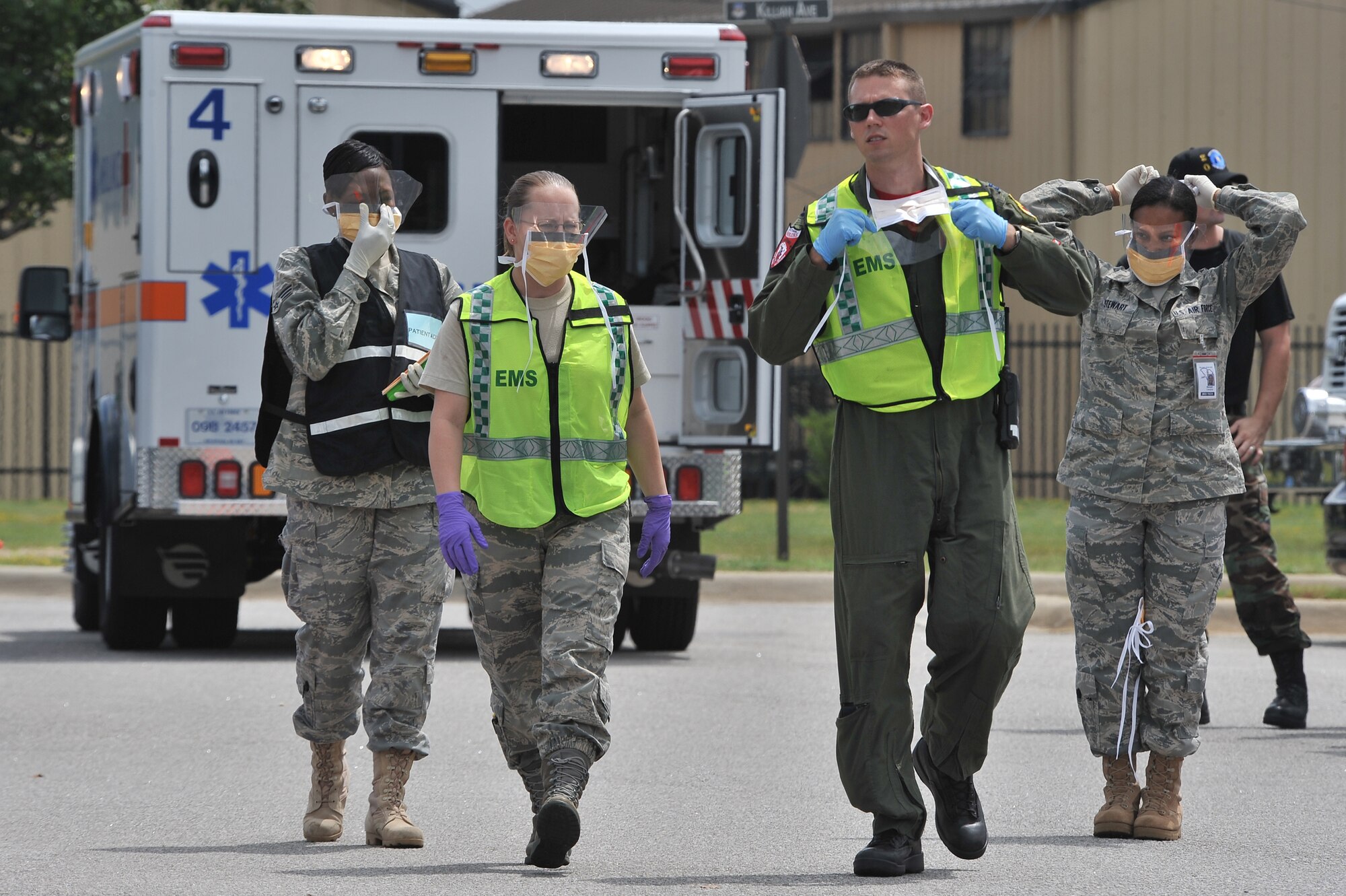 SHAW AIR FORCE BASE, S.C. -- (l-r) 20th Medical Group emergency medical services team members, Senior Airman Bettina Johnson, Staff Sgt. Dawn Wallis, Capt. Christopher Regnier and Airman 1st Class Candyce Stewart, put on protective masks during a major accident response exercise, Aug. 14. Testing the ability of an installation's emergency responders and medical teams to handle crisis situations, a MARE input can be anything from a hazardous material aircraft crash to a biochemical terrorist attack. (U.S. Air Force photo/Senior Airman Kathrine McDowell)
