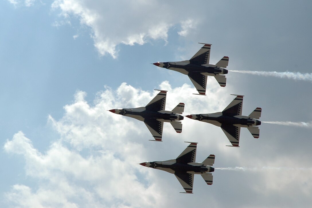 YOUNGSTOWN AIR RESERVE STATION, Ohio -- Four U.S. Air Force Thunderbirds F-17 Fight Falcons soar into the sky over YARS during "Thunder Over the Valley" Air Show and Open House Aug. 9, 2009.