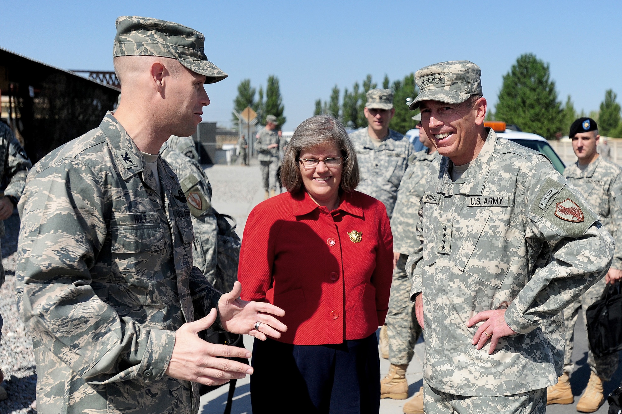 Col. Blaine Holt gives a tour of the 376th Air Expeditionary Wing facilities to Gen. David Petraeus, the U.S. Central Command commander, and his wife Hollister Petraeus Aug. 16 at the Transit Center at Manas, Kyrgyzstan. General and Mrs. Petraeus toured several 376th AEW facilities and met with soldiers transiting through Manas from Afghanistan. General Petraeus is the U.S. Central Command commander. Colonel Holt is the 376th AEW commander. (U.S. Air Force photo/Senior Airman Steele C. G. Britton)