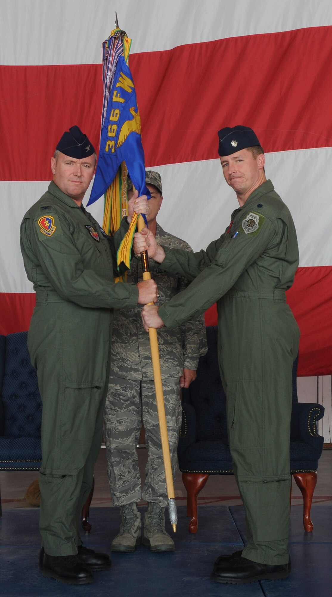 MOUNTAIN HOME AIR FORCE BASE, Idaho – Lt. Col. Lamar Pettus accepts the 389th Fighter Squadron guidon from Col. James McGovern, 366th Operations Group commander, during a change-of-command ceremony held at Hangar 201 Aug. 12. Colonel Pettus assumed command of the 389th FS from Colonel Koscheski during the ceremony. (U.S. Air Force photo by Airman 1st Class Renishia Richardson)