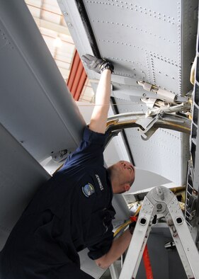RAF MILDENHALL, England – Staff Sgt. Skylar Jennings, 100th Maintenance Squadron jet mechanic craftsman, lowers the trailing edge flap of a KC-135 during an isochronal inspection in Hanger 814 Aug. 12, 2009. Sergeant Jennings performs a wide variety of inspections to ensure the overall condition of the aircraft is safe and mission ready. (U.S. Air Force photo by Staff Sgt. Jerry Fleshman)