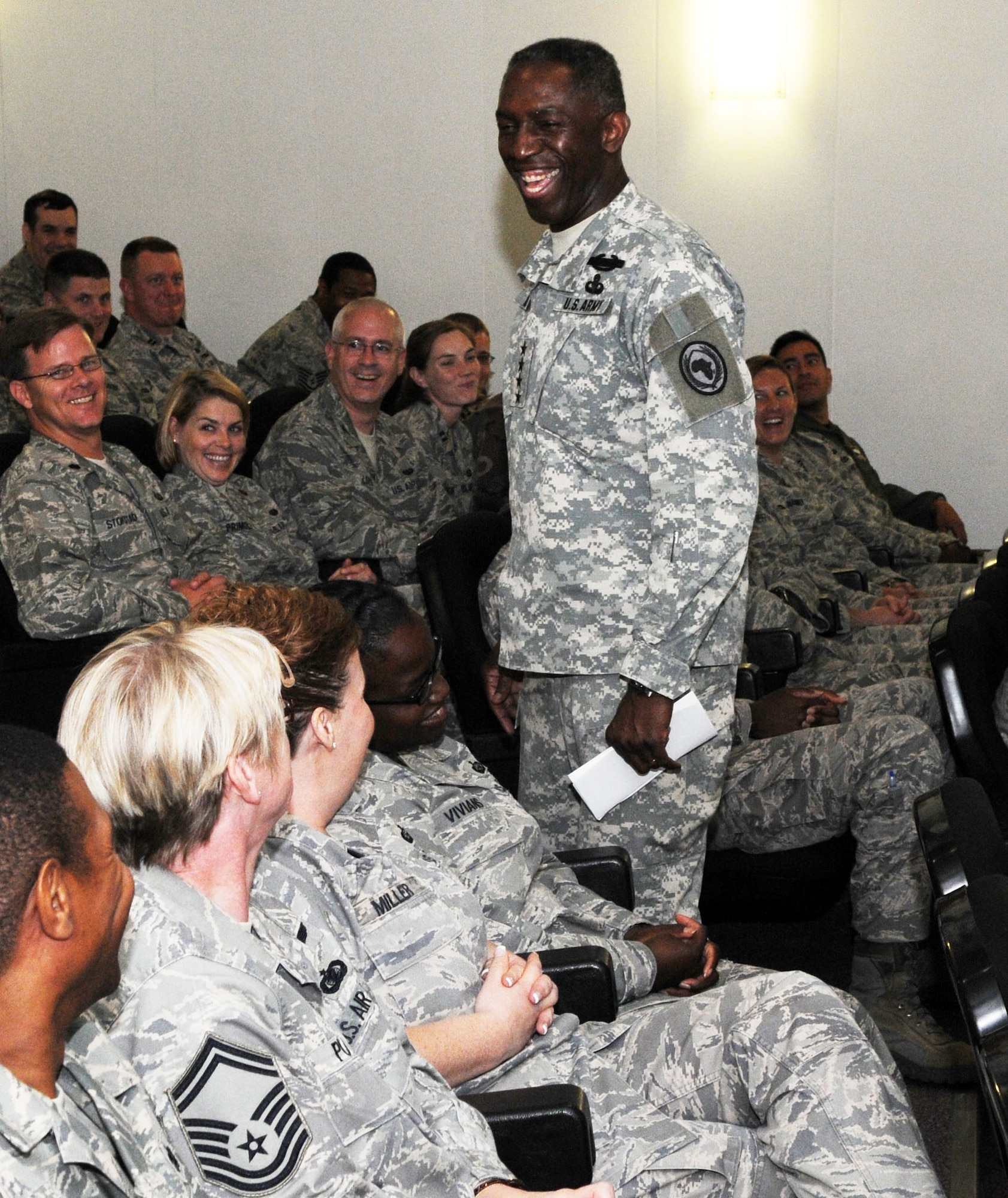 Gen. William "Kip" Ward, commander of U.S. Africa Command, meets with
members of the 17th Air Force (U.S. Air Forces Africa) after visiting their
newly remodeled Ramstein Air Base headquarters. (USAF photo by Tech. Sgt. Alec Lloyd) 