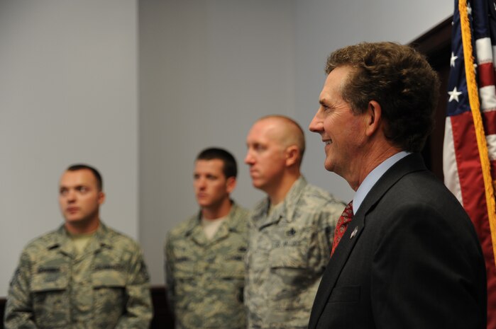 Sen. Jim DeMint meets with Charleston AFB’s RODEO Team Members at the Citadel Alumni House Aug.18. Senator DeMint presented a signed photo and proclamation to the 2009 RODEO team thanking them for their service and congratulating them on their success at the 2009 Air Mobility Command RODEO competition in July. The statement was entered into the Congressional Record Aug. 6. Sen. DeMint is a U.S. Senator from South Carolina.  (U.S. Air Force photo/Senior Airman Katie Gieratz)
